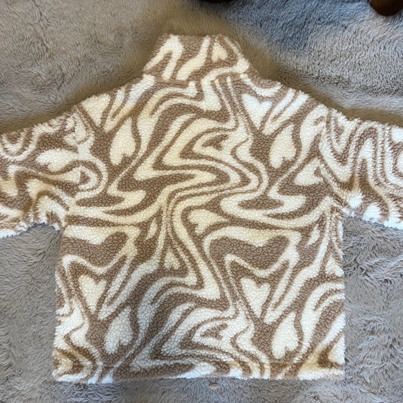[HOST PICK✨] ARDENE Cozy Sherpa Swirl Latte Print Sweatshirt Women Size S - Picture 3 of 6